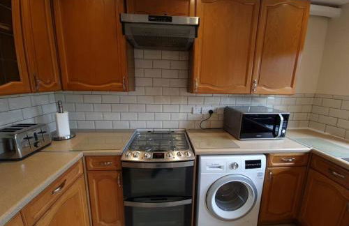 London Luxury 6 Bedroom Family House Sleeps 12 people Parking for 4 Cars Close to tube. - Foto 14