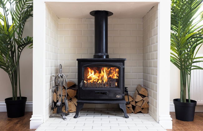 JOIVY Greenknowes Cottage W/ Hot Tub & Fireplace - Foto 3