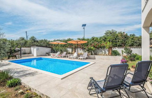 2 Bedroom Lovely Apartment In Nova Vas - Foto 9