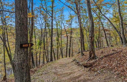 Camp Dancing Bears - Wifi, Riverfront, Pet Friendly, Fire Pit, Grill, Deck, Fishing, Games, Fireplace, King Bed - Photo 2