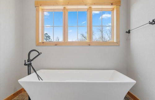 Luxury Lodge on 40 Private Acres • HUMM Sauna • Party Barn • - Foto 49