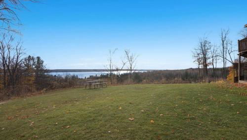 Spacious Hideaway in Torch Lake and Sunrise Views - Foto 5