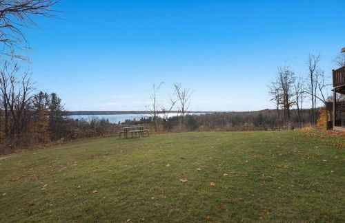 Spacious Hideaway in Torch Lake and Sunrise Views - Foto 5