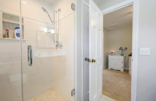 Poppys Pond: Pondfront Cape Home with A/C Wifi - Photo 49