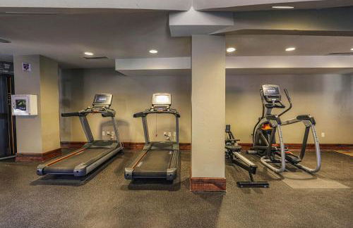 One Village Place 502 by East West Hospitality - Foto 29