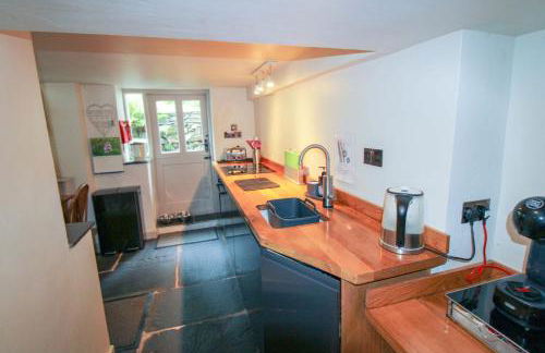 Milldam Cottage a characterful cottage in an elevated location above Coniston with walks from the door - Foto 5