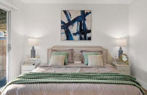 Entire Private Home with 4 Bedrooms 2 Bathrooms, Hot Tub, King Bed, 80 TV, Gated Yard, Ranch Style, Available Now - Foto 46