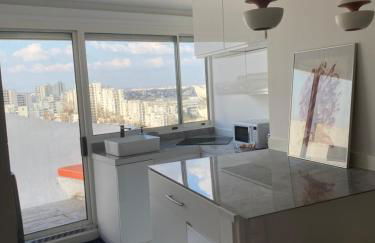 14eme et der étage "Arty" avec 2 chambres et vue panoramique ! - Foto 5