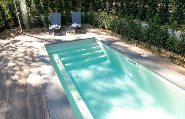 Luxury Lodge With Private Swimming Pool - Photo 13