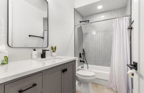 Central DC 5-BR Townhome - Walk to METRO-rail - Foto 15