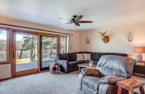 Pet-Friendly Tomahawk Home Deck and Private Hot Tub - Foto 5