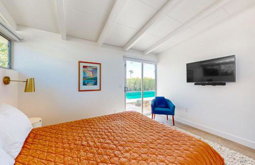 Remodeled midcentury charmer with private salt water pool spa and mountain views - Foto 16