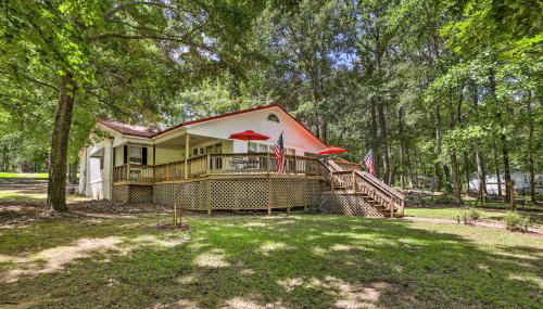 Waterfront Sparta Gem with Fire Pit and Kayak! - Foto 2