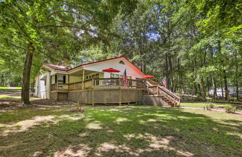 Waterfront Sparta Gem with Fire Pit and Kayak! - Foto 2