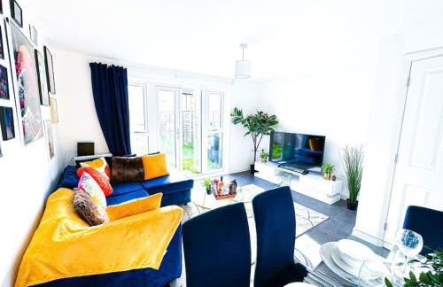 City Centre 3 Bedroom House Sleep upto 9 Guests with Garden and Parking - Foto 6