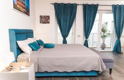 The Rabbit Hole - Photo 2