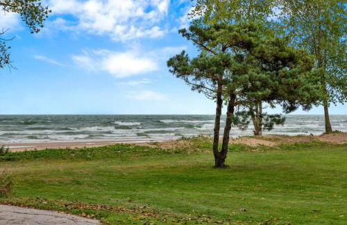 Beachside Condo w Stunning Lake Views - Foto 47