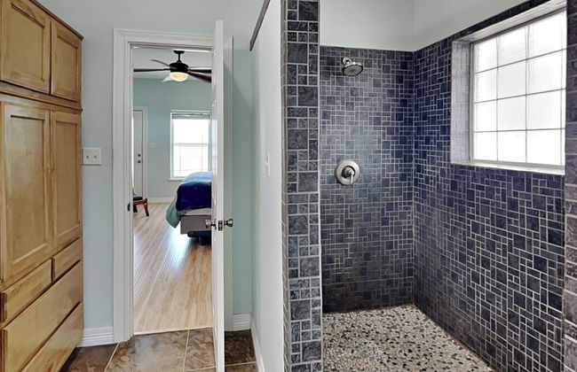 Papa's Place by Miss Kitty’s - Photo 24