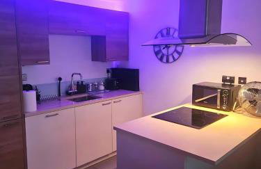 Executive E15 Apartment - Skyline Terrace & Free Private Parking - 5-min Walk to Abba Arena - Foto 1