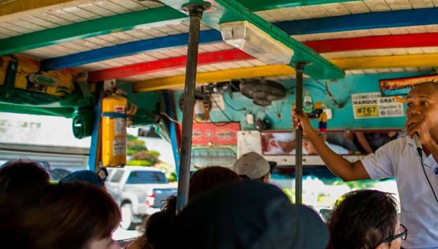 Free Chiva Tour of Medellin - Foto 2