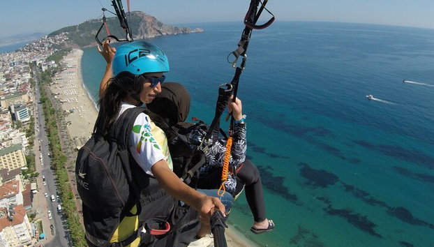 Aventura en parapente en tándem – ¡Vuela sobre las nubes! - Foto 2, Özlem - Alanya