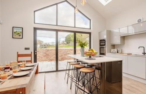 4 Bed in Dunstable oc-93632 - Photo 1