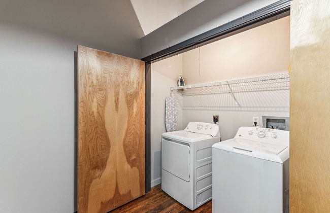 Luxury Historic Loft with Gym - Photo 63