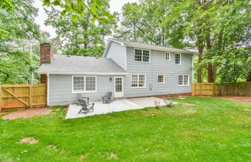Cozy Home with Arcade, Ping Pong & Fenced Backyard - Foto 29