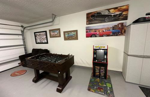 Family Home, Near Disney-Private pool, Spacious 3BR Retreat - Photo 10