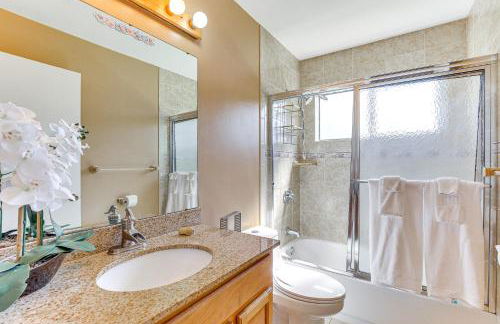 Near Beaches Pet-Friendly Sunrise Escape with Patio - Foto 16