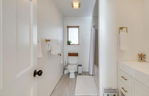 Oceanside Escape with Stunning Views Walk to Beach! - Foto 25