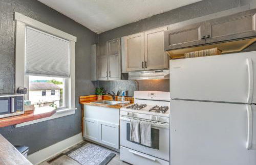 Updated New Kensington Home with Deck 22 Mi to PGH! - Foto 2