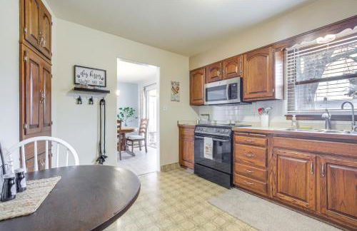 half Mi to Boat Launch Family Getaway in Menasha! - Foto 11