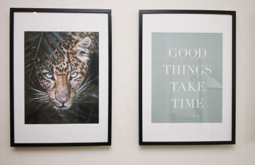 LUXURY 4 Bedroom 4 Ensuite Home in Penarth (Pool Table Games Room & BBQ Garden) with Sea Views - Photo 52