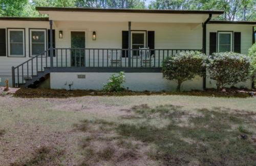 Athens home with Deck Near Sanford Stadium - Photo 12