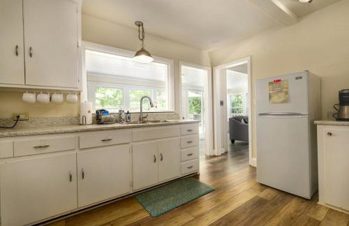 Dog Friendly Lakeside Escape with Hammock and Fire Pit - Foto 17