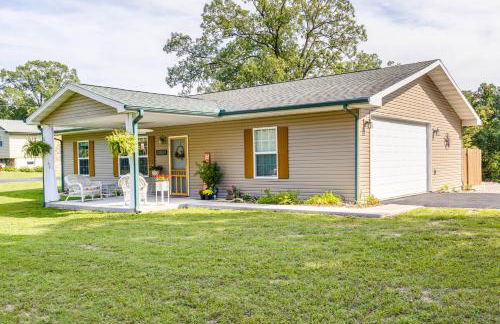 Charming Gravois Mills Escape with Private Backyard! - Foto 26