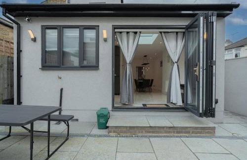 Spacious 3BR Home by D3 Short Stay, Sleep 9, Free WIFI & Parking - Foto 31