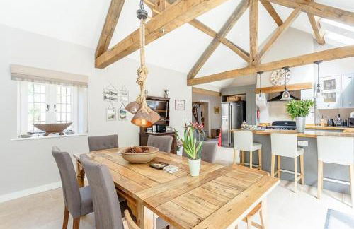 Three Little Pigs Luxury Cottage - Photo 36