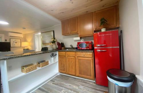 Cheerful 1 Bedroom Cottage Close to Everything 5 - Foto 2