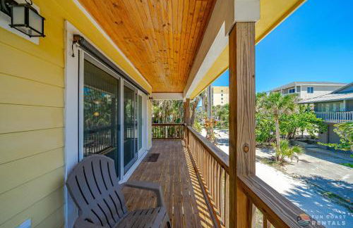 Dog Friendly Loft STEPS from Beach with Gas Barbecue Grill and Upstairs Deck! - Foto 11