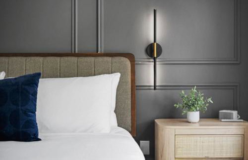 Immaculate Penthouse Double King Suite on Butler St with rooftop deck and free off street parking - Foto 50