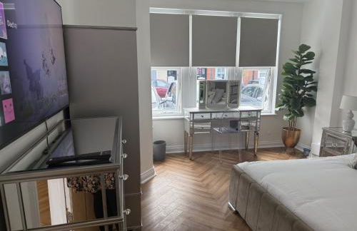 Southend Apartment With Parking, Private Garden and Beach Side Location - Foto 2