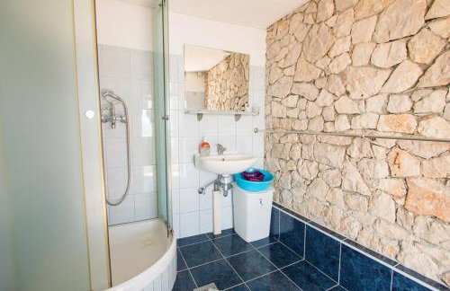 Secluded fisherman's cottage Cove Spiljice, Brac - 17031 - Photo 15