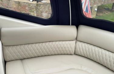 ENTIRE LUXURY yacht 70sqm Oyster Fund - Quiet and relaxing - 2 double bedrooms both en-suite - HEATING - sleeps up to 4 people - moored on our Private Island - nearby LEGOLAND THORPE PARK ASCOT RACES WENTWORTH LONDON Lapland UK -NO Parties - - Foto 22