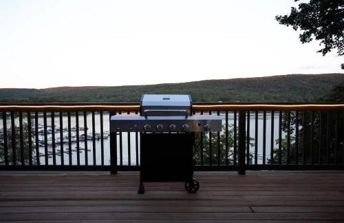Lakeview Villa with Private Hot Tub, Firepit & Breathtaking Cliff Views - Foto 43