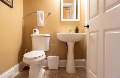 The Lady Emma Lafayette Park with Bowling ABODEbucks - Foto 20