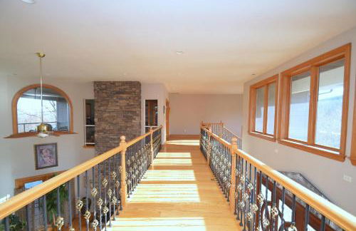 Redbud Keep - Unique Features, Movie Set Decor, Grill, Wifi, Family Friendly, Hiking, Billiard Table, Movie Theater Room, Fireplace, Golfing, View, 2 King Beds - Foto 54