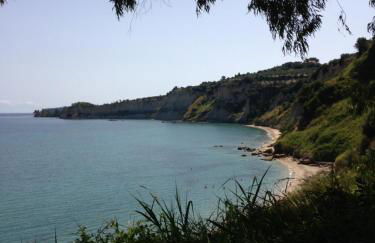 Top Holiday Home Private Pool by the sea With Private Garden for Private use - Photo 27