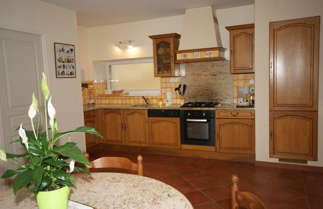 Spacious Holiday Home in Besse With Swimming Pool - Foto 13